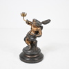 Oljelampa föreställande putto, bronserad metall, 1800-tal.