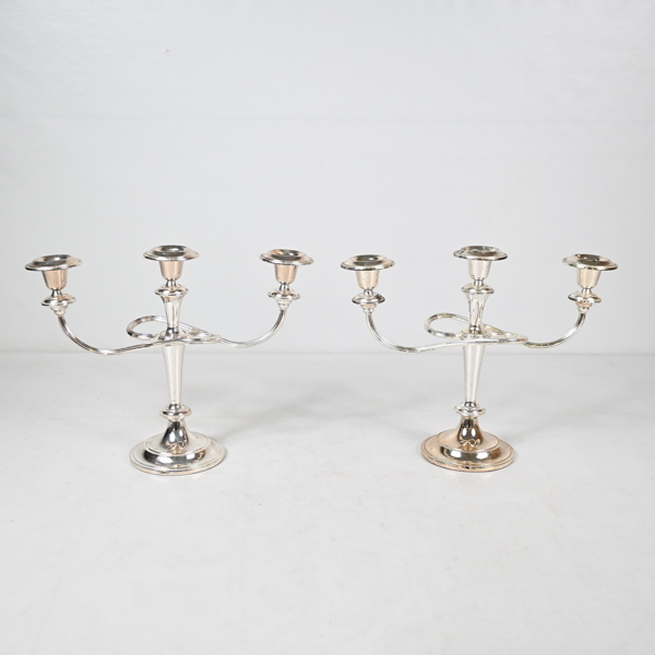 Kandelabrar, ett par, metall, 1900-talets slut.