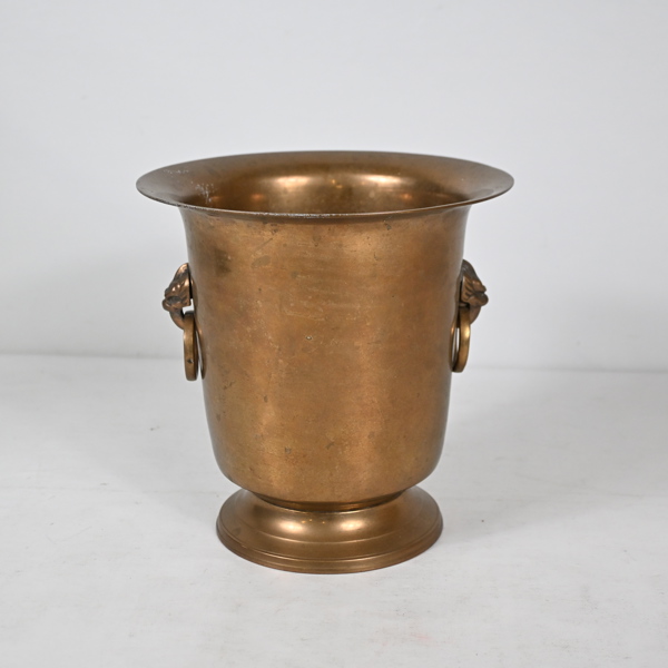 Vinkylare, med hänklar, mässing, 1900-tal.