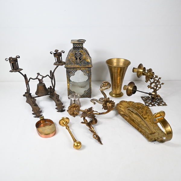 Parti metallföremål.