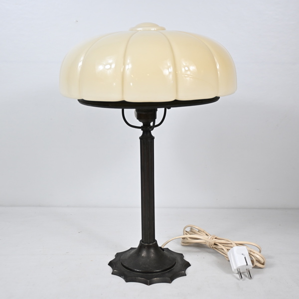 Bordslampa, metall, jugend. 
