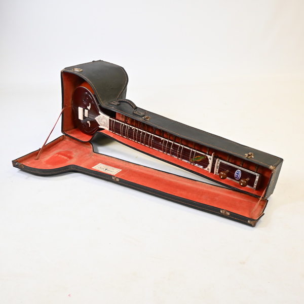 Tanpura, Anand Singh & Co, från Nai Sarak, Delhi, etablerad 1900.