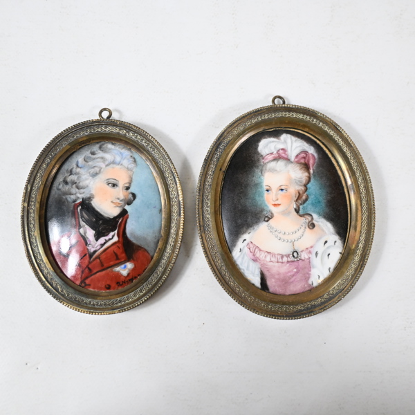 Miniatyrporträtt, 2st, porslinsmålningar, signerade. 