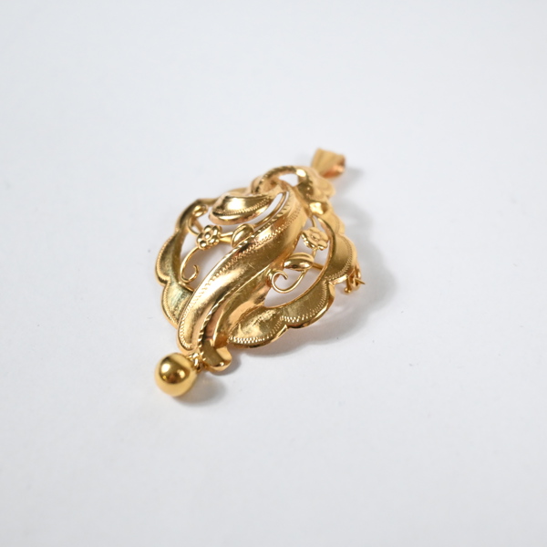 Brosch i 18k guld. 
