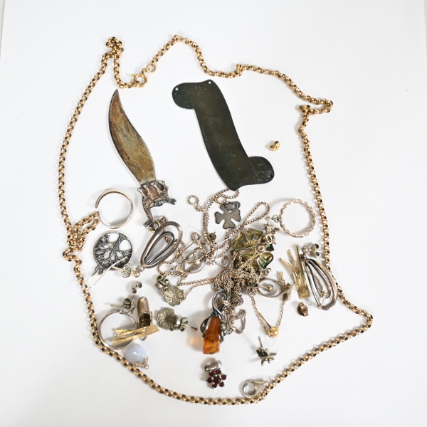 Smycken i silver, 830.