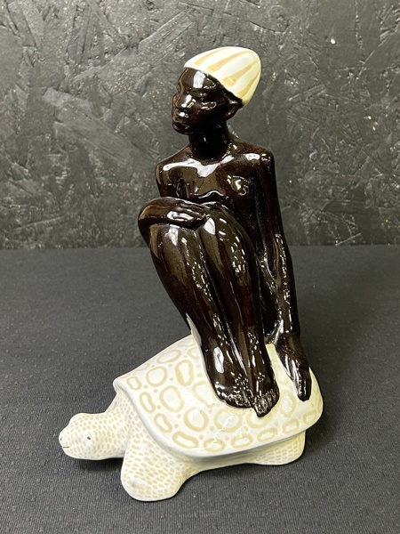 Upsala Ekeby Figurin, Mari Simmulson, Lergods