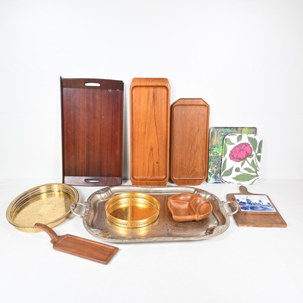 Brickor och serveringsfat, 11st, varav två i teak.