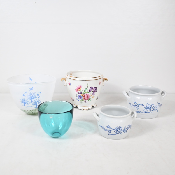 Skålar och ytterfoder, 5 delar, 1900-tal.