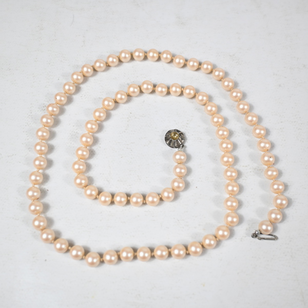 Pärlcollier, lås i silver, 1900-tal.