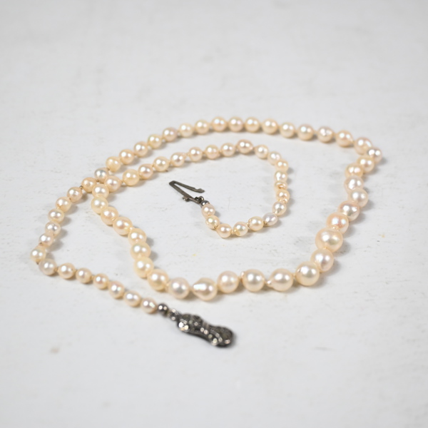 Pärlcollier, lås i silver, 1900-tal.