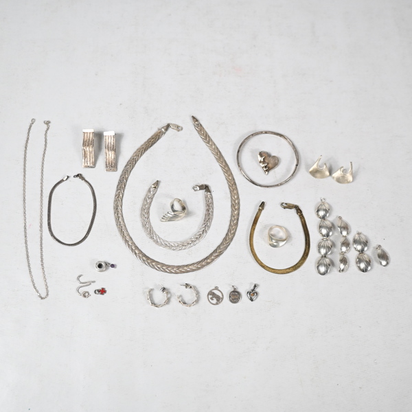 Smycken i silver, mestadels 925.