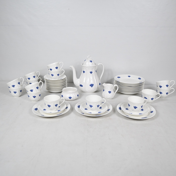 Kaffeservis, 44 delar, "Blå Blom", benporslin, Gustavsberg.