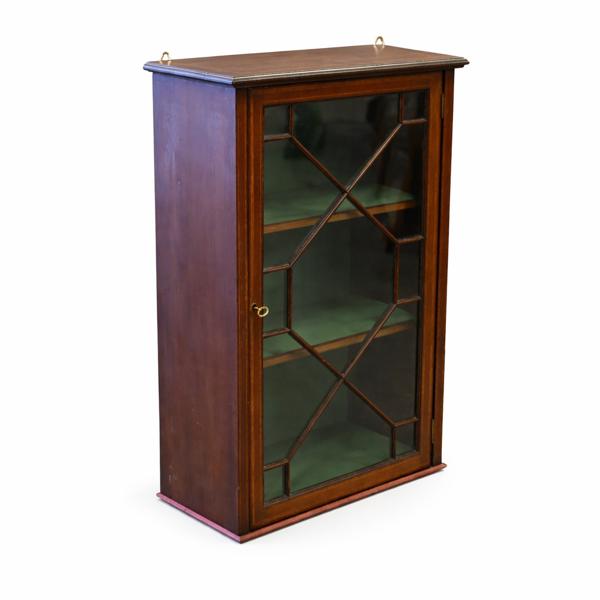 Väggvitrinskåp, hepplewhite-stil, 1900-tal.