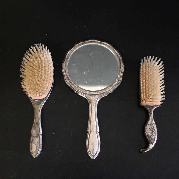Borstar och handspegel, 3 delar, silver.