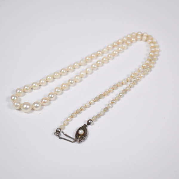 Pärlcollier, lås i silver, 1900-tal.