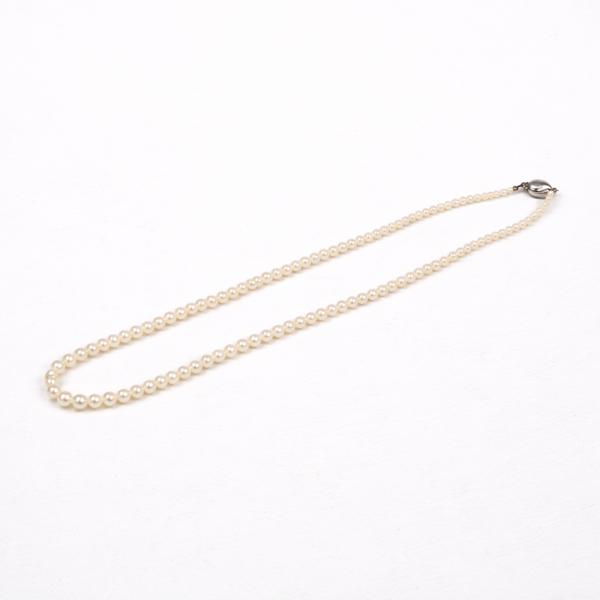 Pärlcollier, lås i silver, 1900-tal.