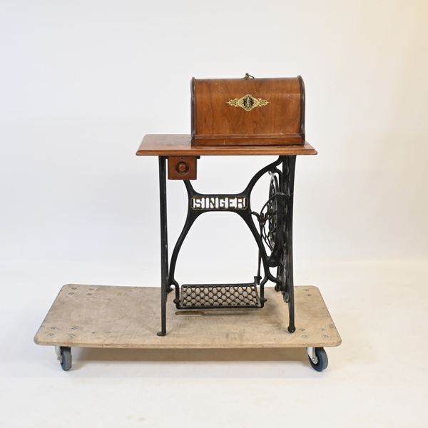 Trampsymaskin, gjutjärn, modell "S 932388", Singer, tidigt 1900-tal.