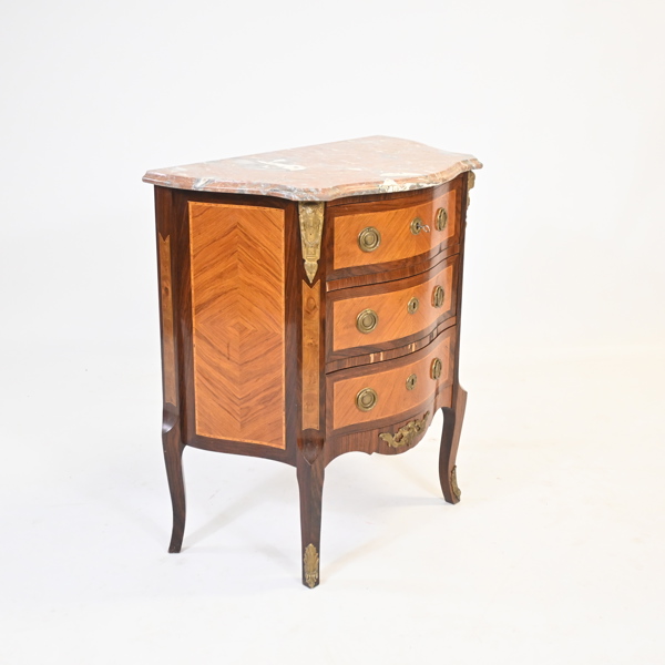 Byrå med stenskiva, intarsia, Louis XVI stil, 1900-tal.