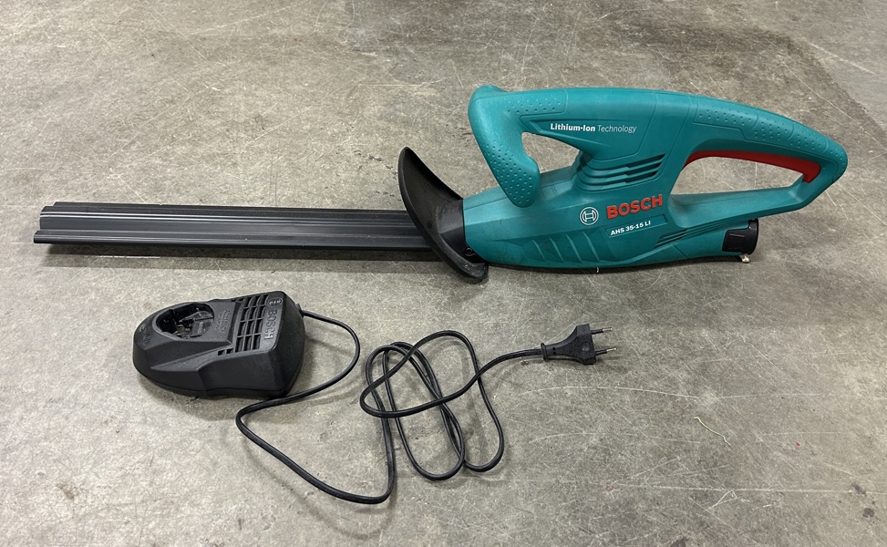 Häcksax med Batteriladdare Bosch