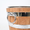 Ishink, trä och metall.