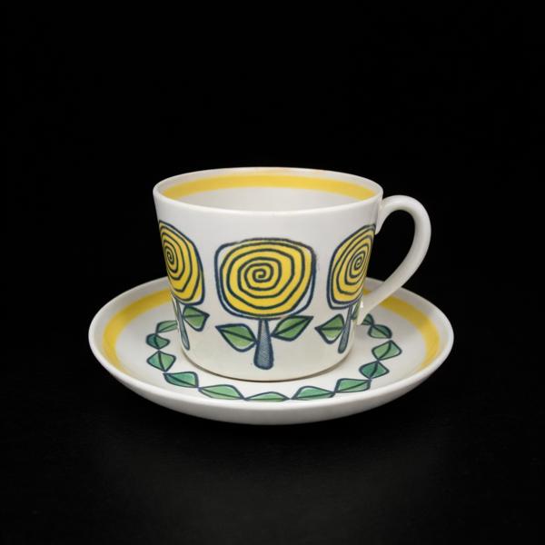 Arthur Percy, tekopp med fat, "Rosamunda", porslin, Upsala Ekeby.