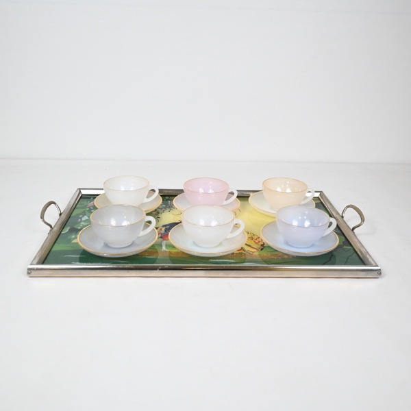 Bricka, med 6st kaffekoppar och fat. 