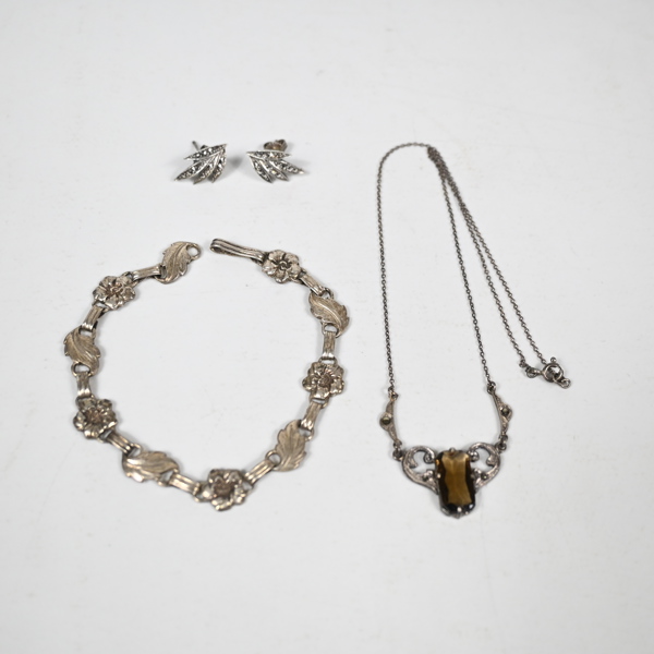 Smycken i silver, 4 delar.