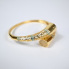 Armring och ring, guldplätering och stenar. 