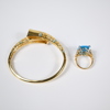 Armring och ring, guldplätering och stenar. 