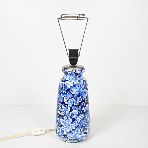 Bordslampa, "Druva", porslin, Rörstrand.