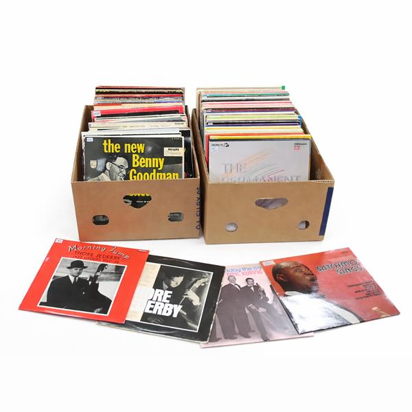 Två lådor med LP-skivor, Jazz. 