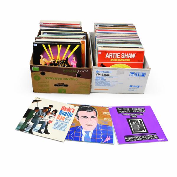Två lådor med LP-skivor, Jazz. 