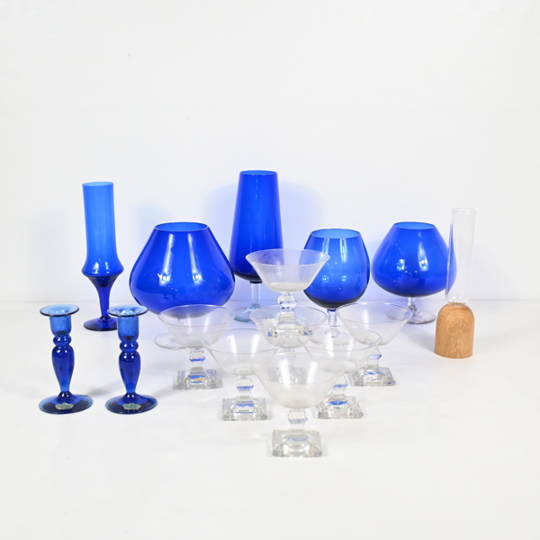 Parti glasföremål. 