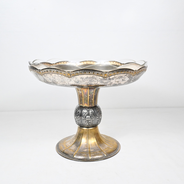 Skål på fot, nysilver och glas, 1900-tal. 