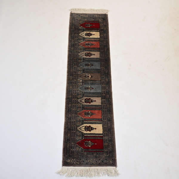 Gallerimatta, handknuten, orientalisk. 