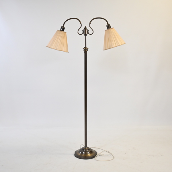 Golvlampa, 2-armad, modell "27370", Konsthantverk AB, 1900-talets slut. 