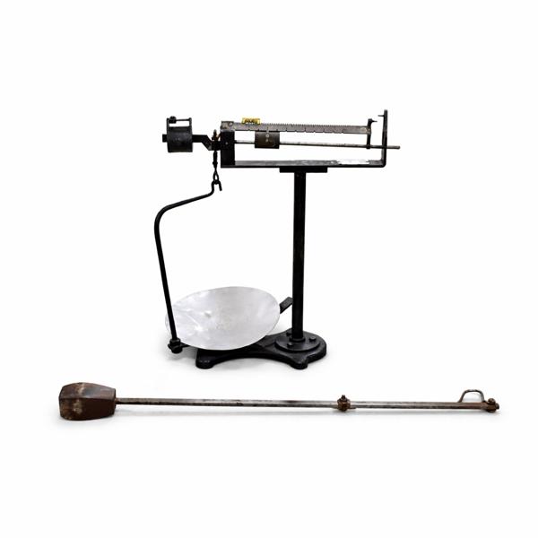 Bessman och bagerivåg, metall, 1900-tal.