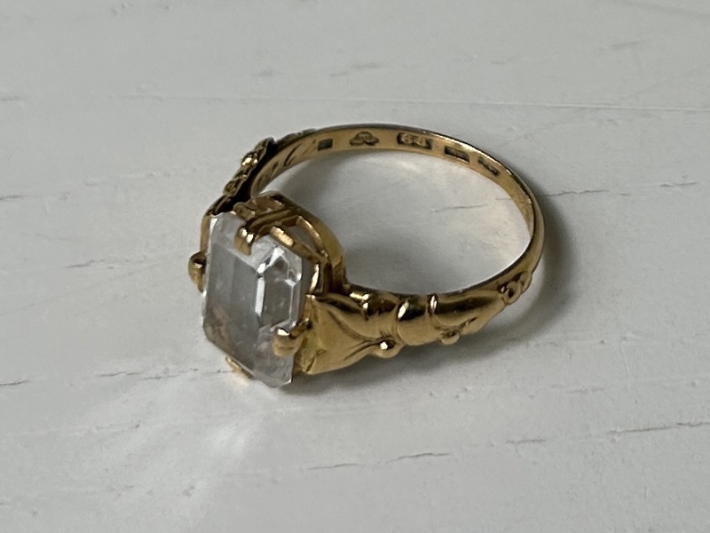 Guldring 18 karat med 1 sten 