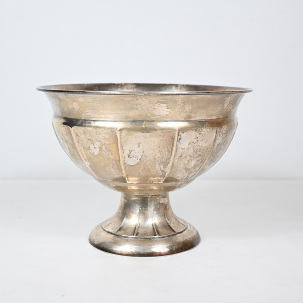 Skål på fot, silver, 830.