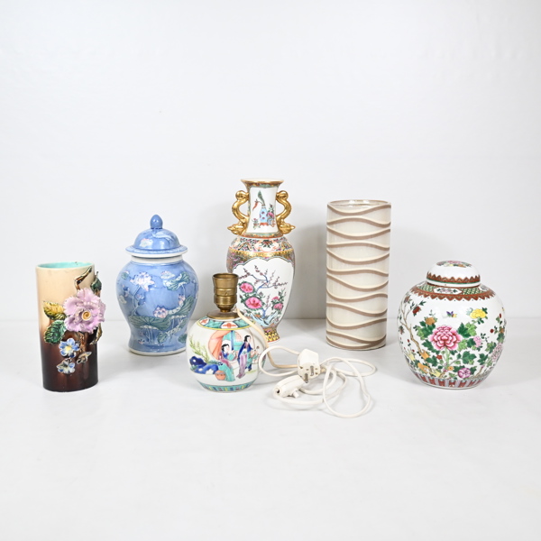 Lockurnor, vaser och bordslampa, 6 delar, porslin.