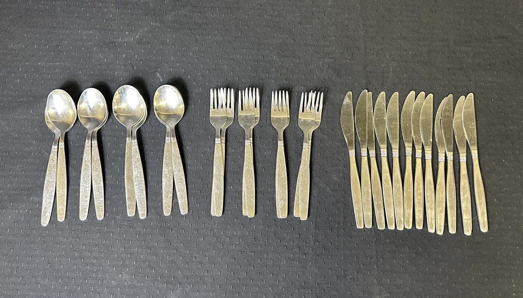 Bestick ”Sessan” 8 skedar 8 gafflar 12 knivar 