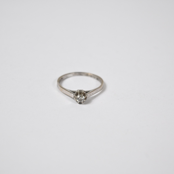 Enstensring i 18k vitguld, diamant.