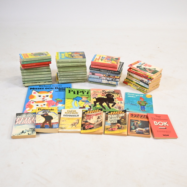 Parti ungdom och barnböcker.
