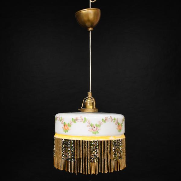 Taklampa med fransar, 1900-talets första hälft.