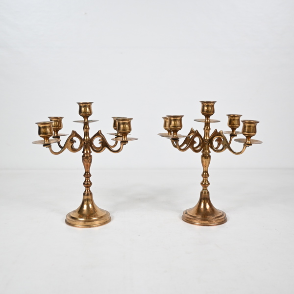 Kandelabrar i mässing, ett par, 1900-tal. 