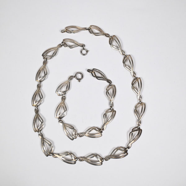 Halsband och armband, silver.