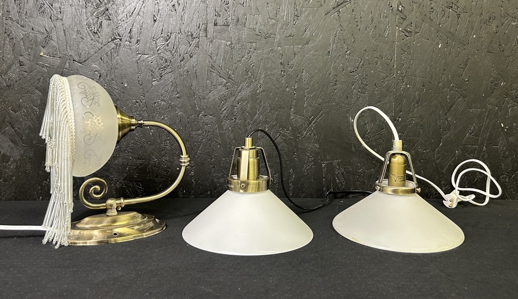 Vägglampa och 2 taklampor 