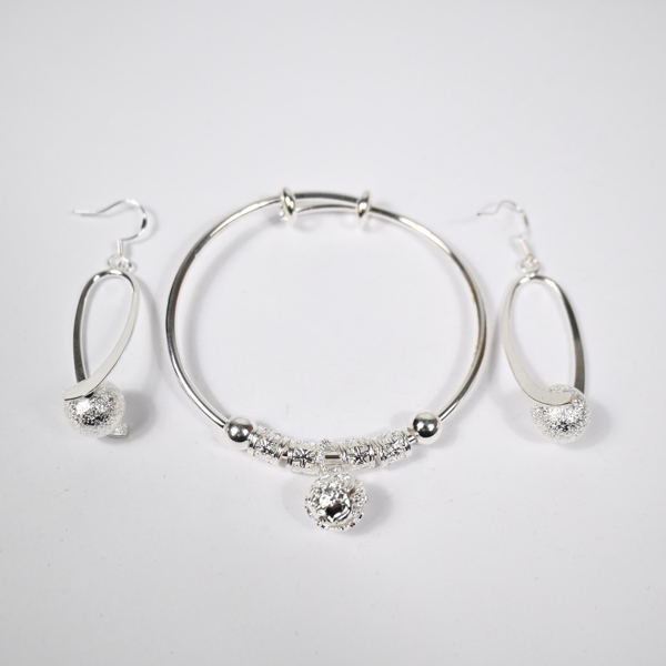 Armring och örhängen ett par, sterlingsilver.