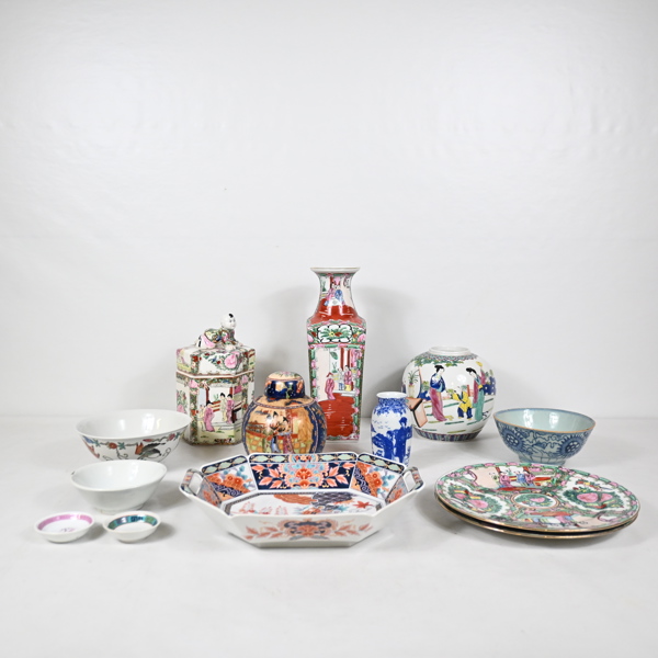 Porslin, 13 delar, orientaliskt. 