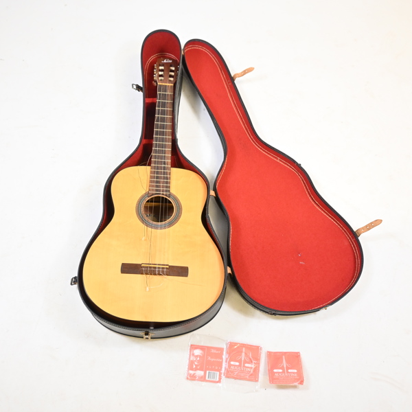 Gitarr, akustisk, Levin, 1900-tal. 
